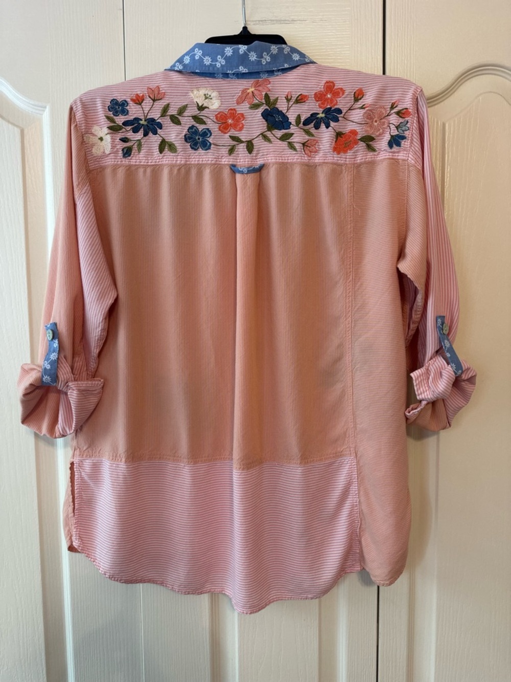 John Mark Women’s Pink Button up with  Floral Embroidery. Sz. L - Picture 4 of 8